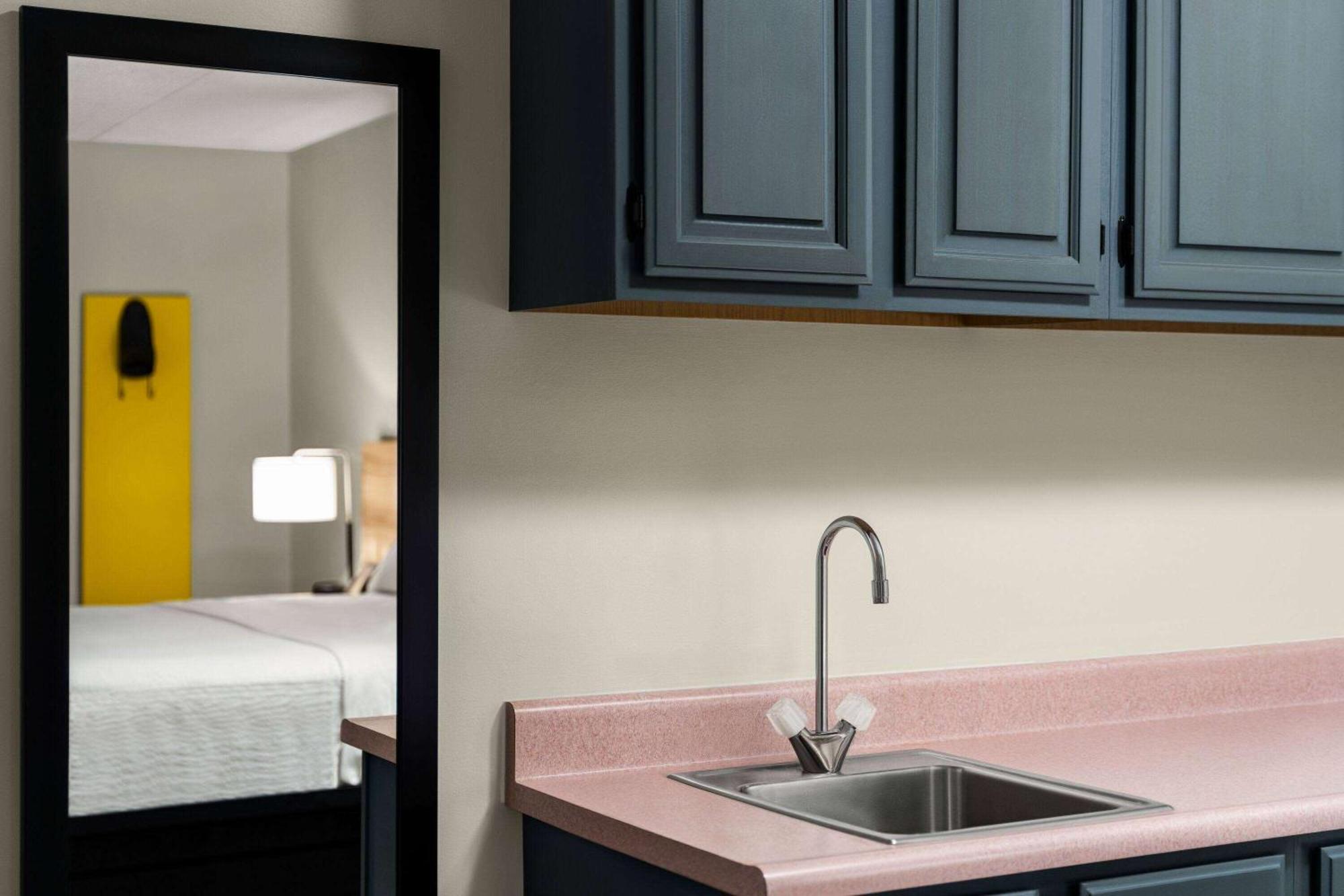 Days Inn & Suites By Wyndham Lancaster Amish Country Mountville Eksteriør bilde