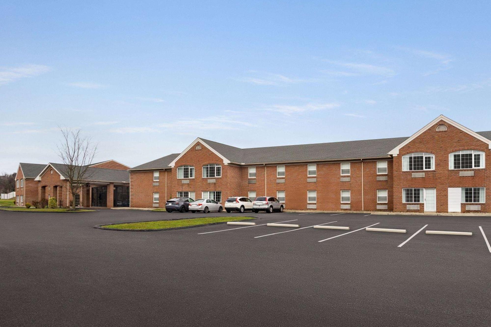 Days Inn & Suites By Wyndham Lancaster Amish Country Mountville Eksteriør bilde