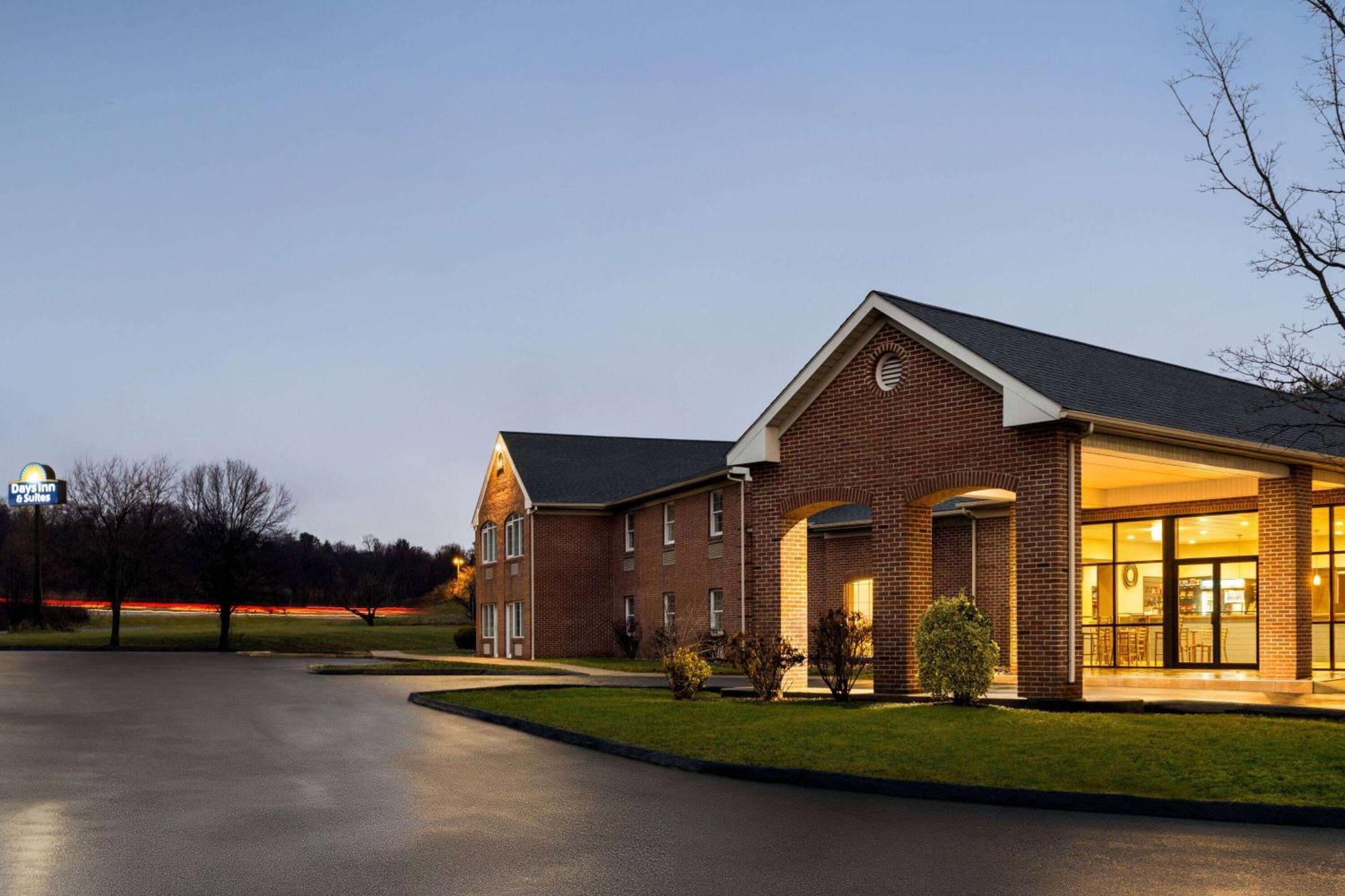 Days Inn & Suites By Wyndham Lancaster Amish Country Mountville Eksteriør bilde